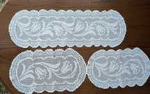 Conjunto de três naperons renda branca