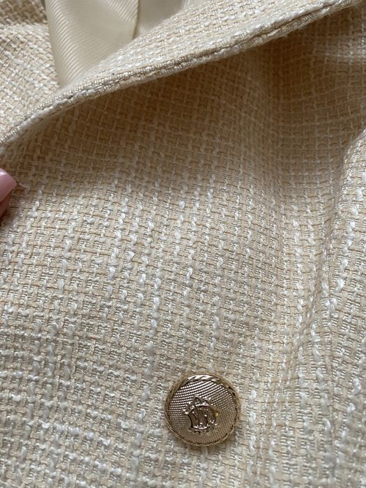 бежевий приталений піджак