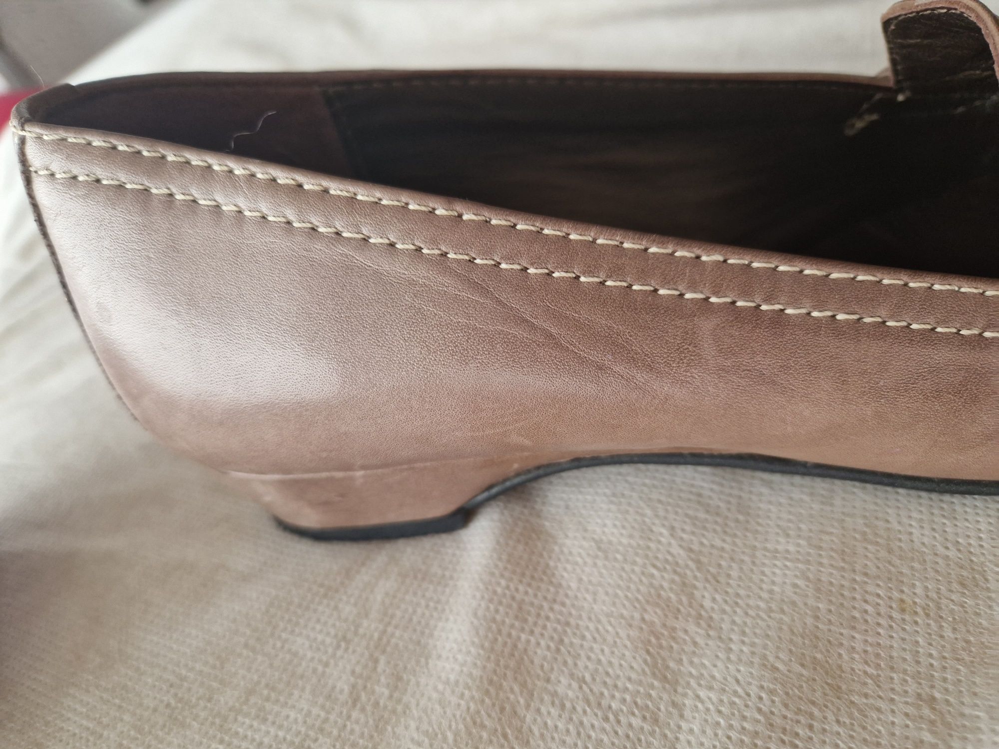Sapatos em pele n. 38