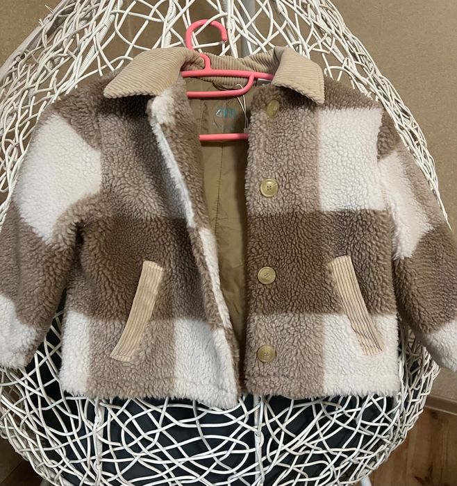 Пальто ,Zara  110 см . Як нове.