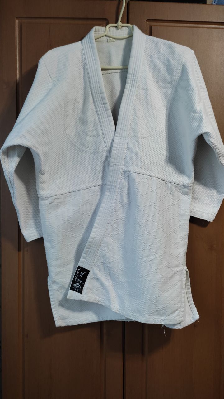 Белое кимоно для дзюдо