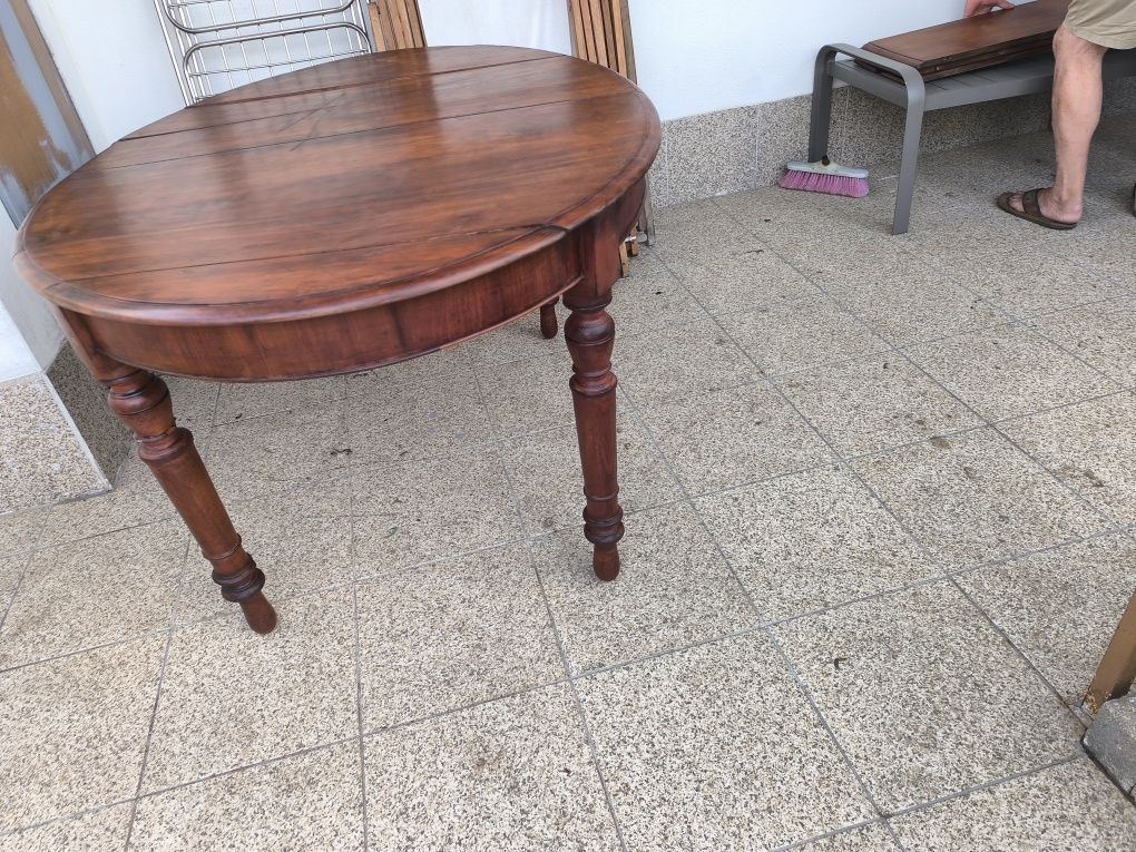 Mesa antiga extensível
