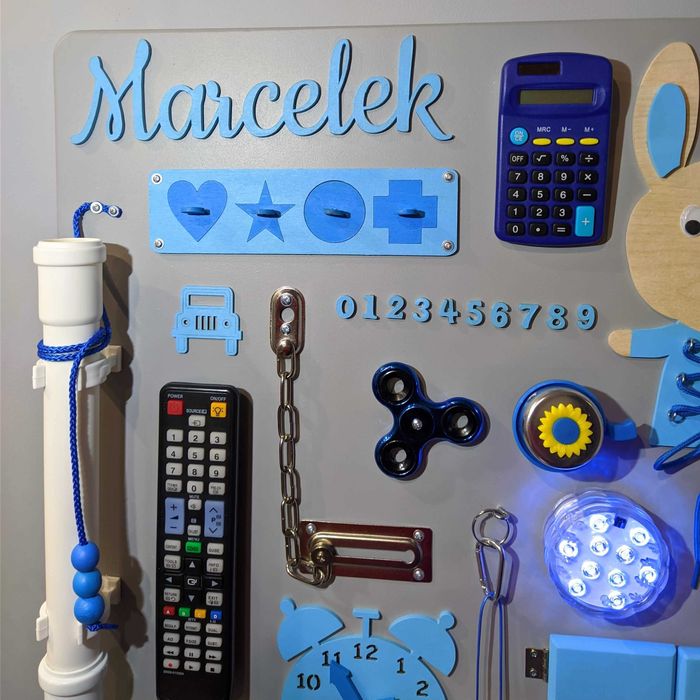 Tablica manipulacyjna sensoryczna Montessori 60cm x 50cm - Błękit Imię