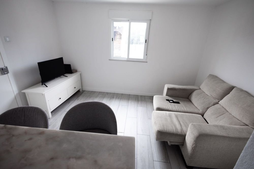 Quarto para alugar- CHARNECA DE CAPARICA