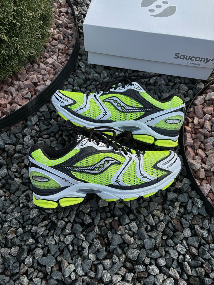 Кросівки Saucony Progrid Triumph 4 білі бігові кросівки саконі