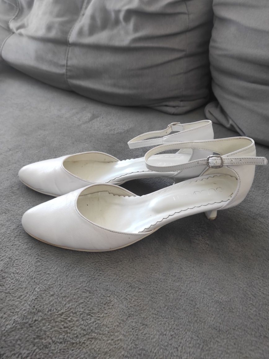 Buty ślubne białe