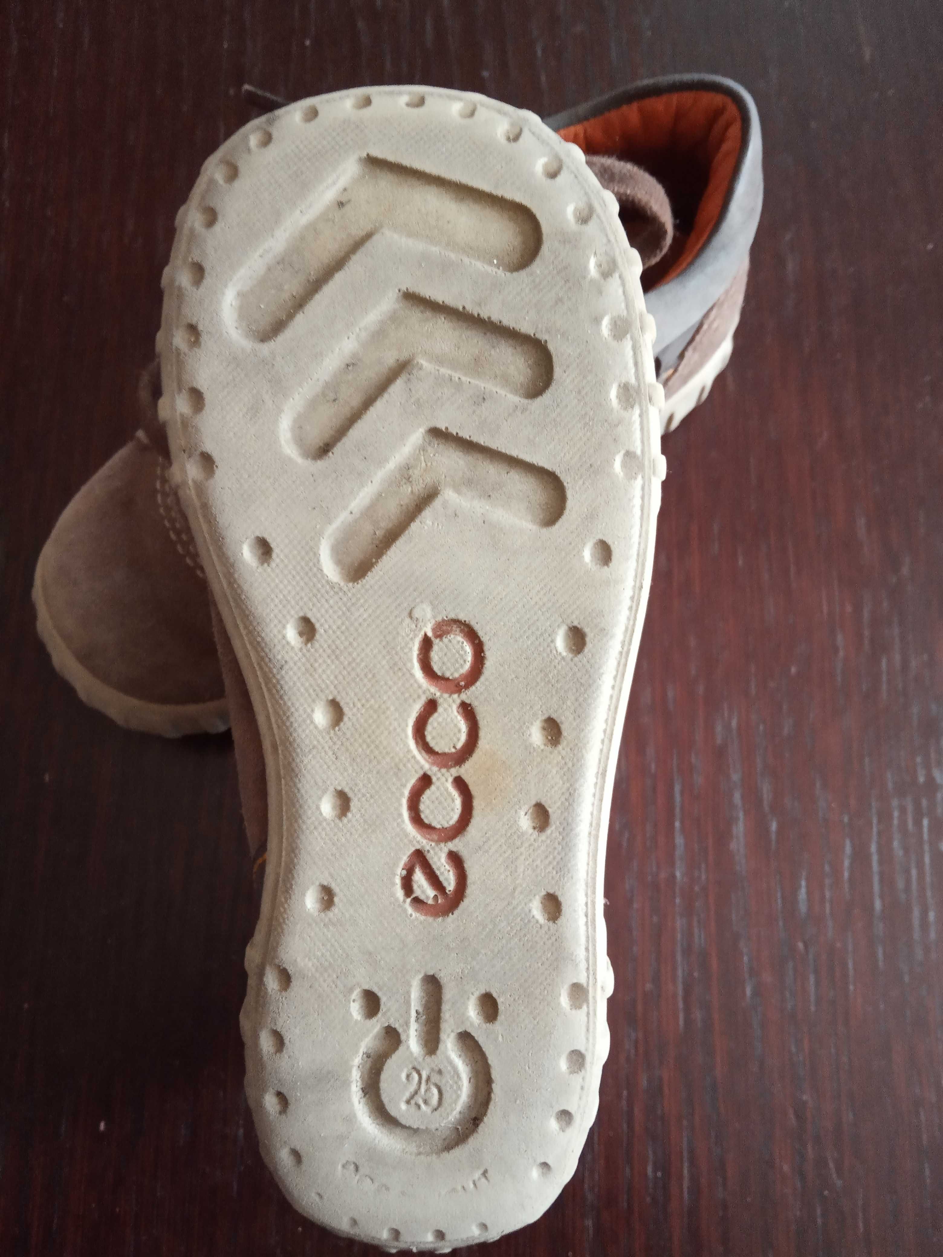 Buty dziecięce Ecco - rozmiar 25