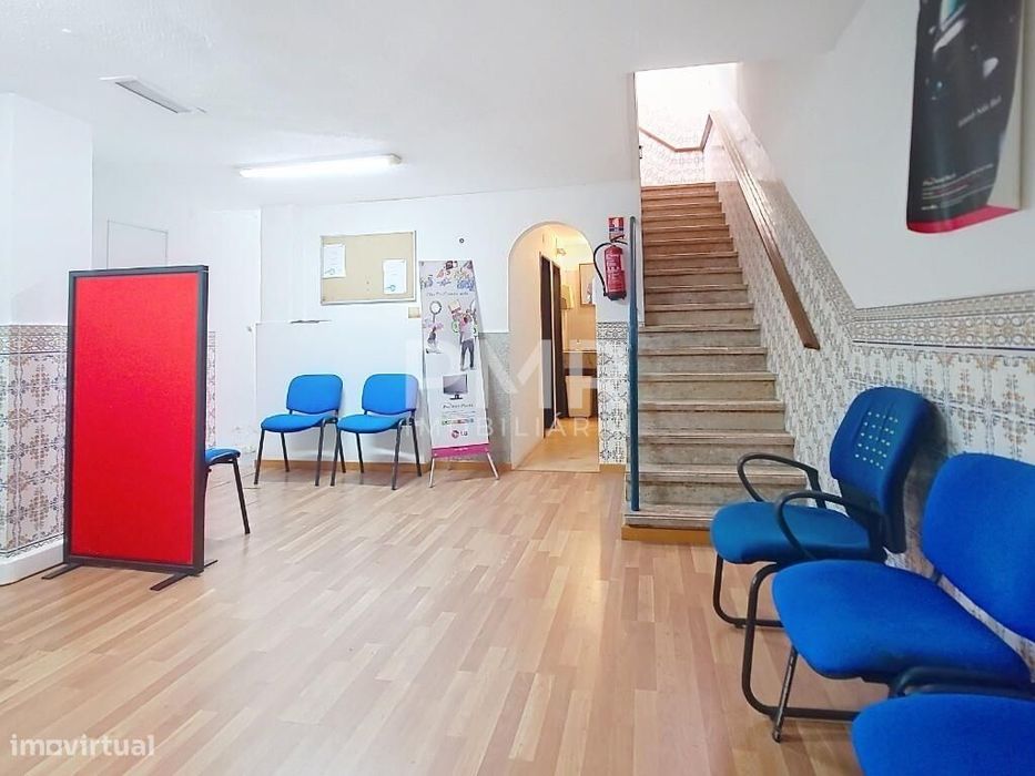 Loja com saída de fumos para venda no Lumiar