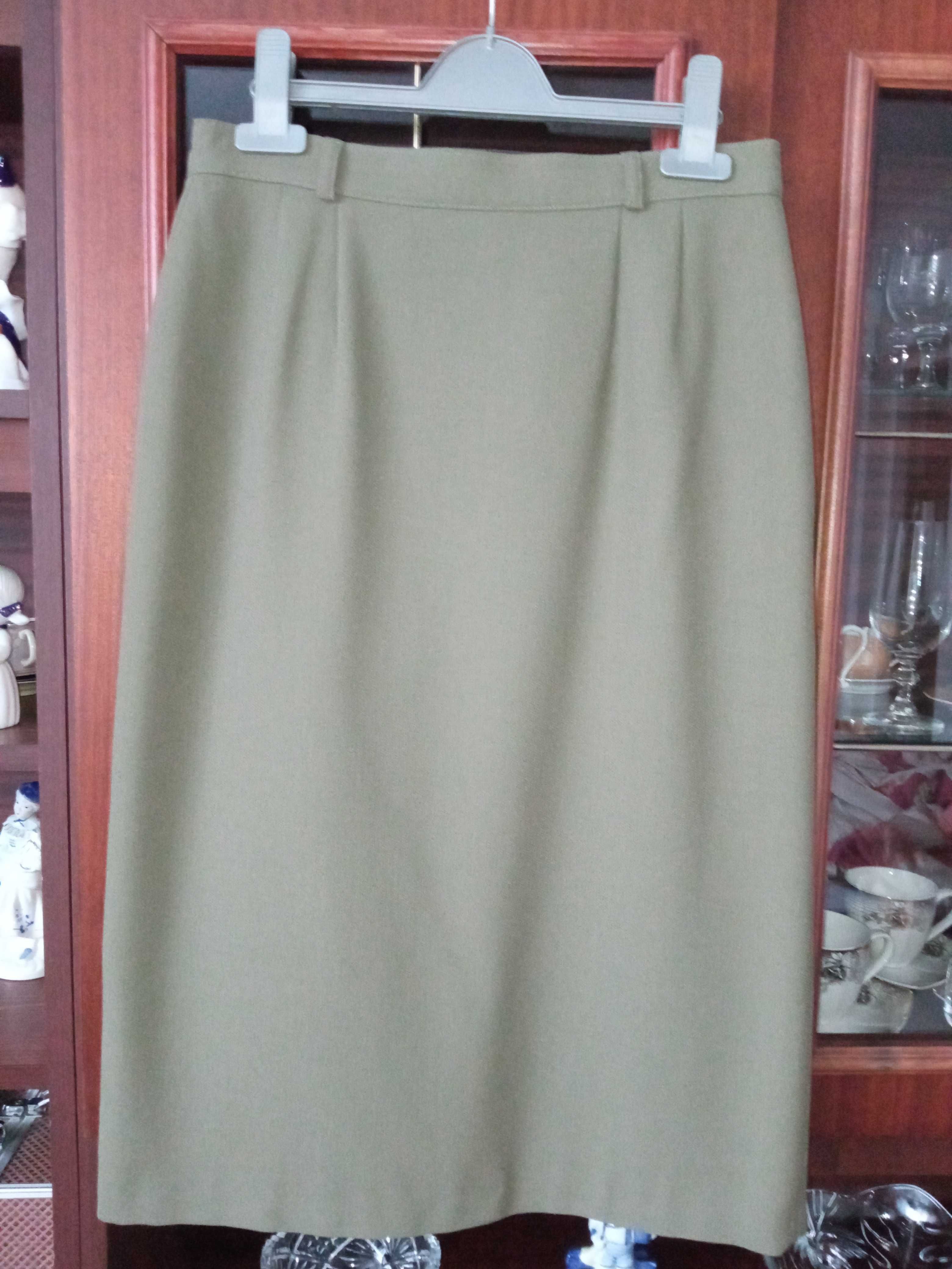 Ołówkowa spódnica w kolorze oliwkowo zielonym- Brandtex