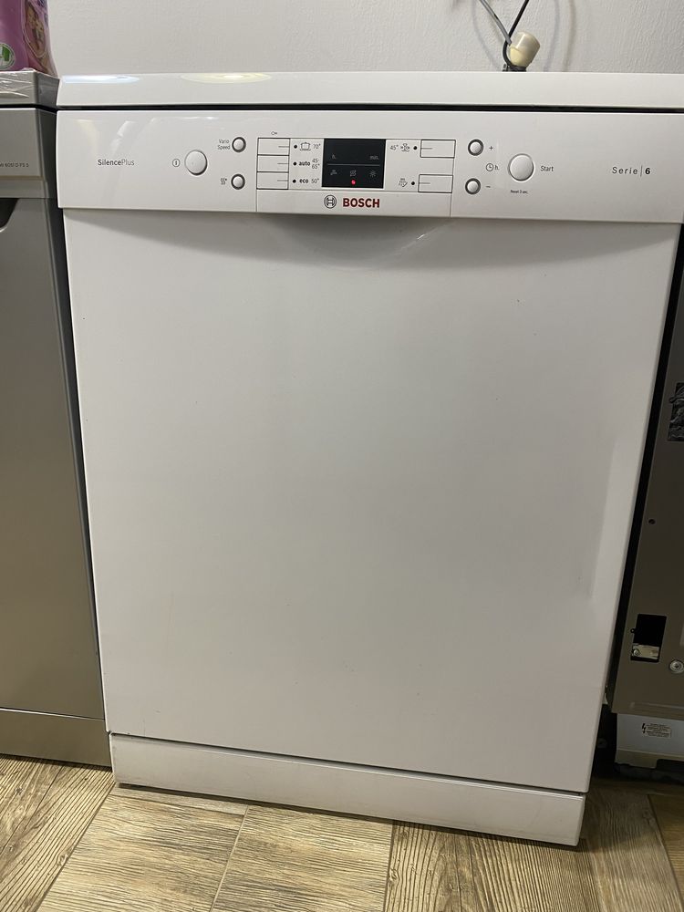 Посудомийна машина  BOSCH ,60см ширини,окремостояча,привезена з Німечч