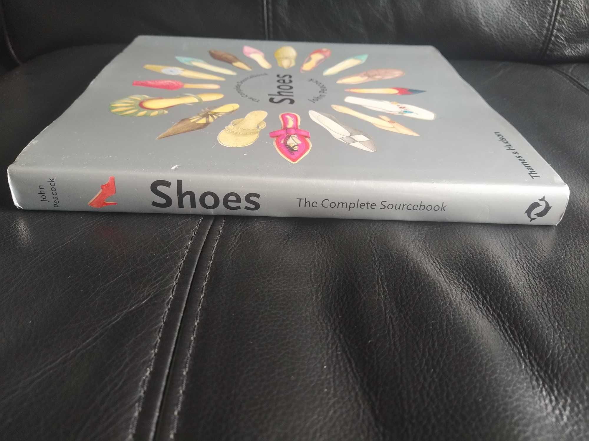 Moda sapatos. "Shoes" mais de 2.000 ilustrações. Livro de referência
