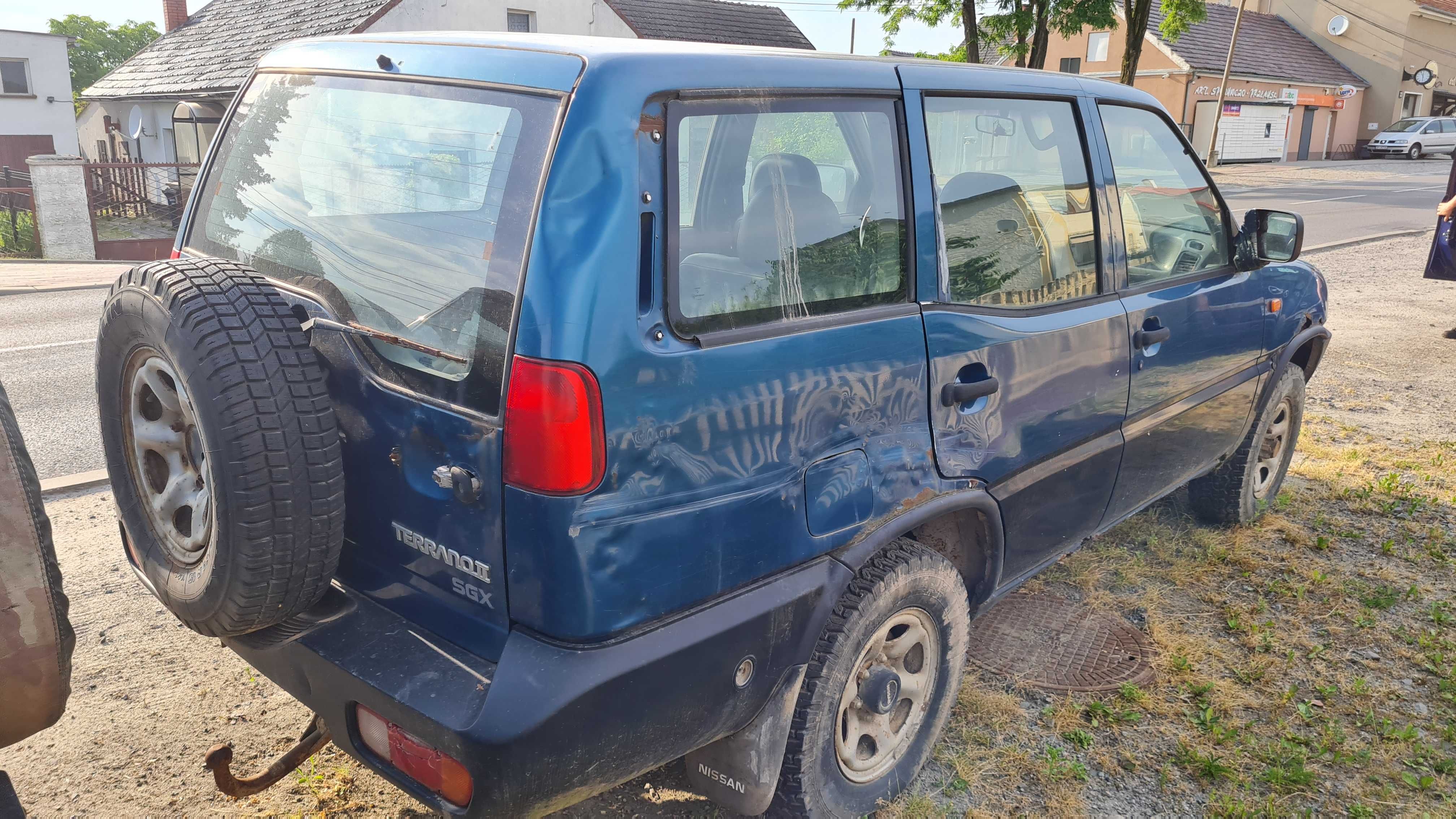Nissan Terrano II 2.4 I Długi