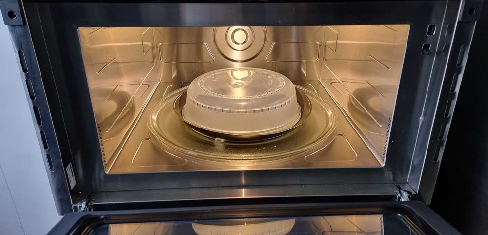 Mikrofalówka, Kuchenka mikrofalowa do zabudowy Miele M 7244, 46L,Grill