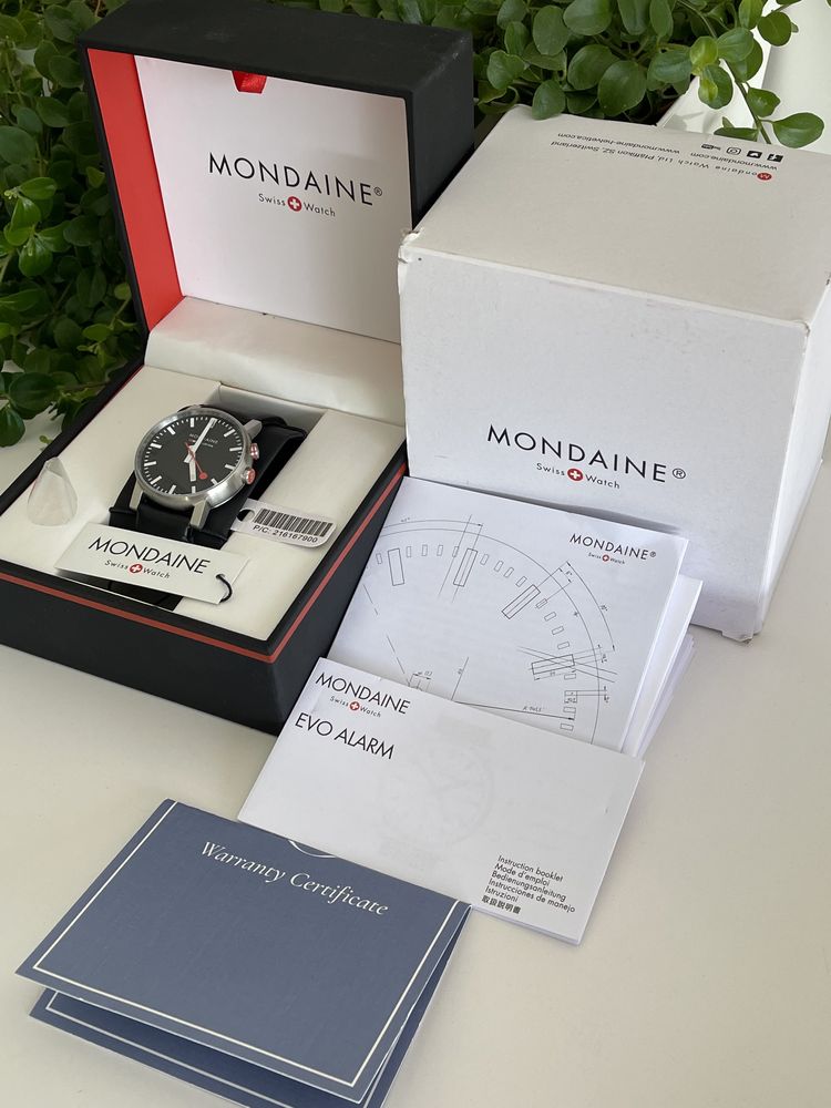 Mondaine Evo Alarme. Swiss Rail Watch. Novo