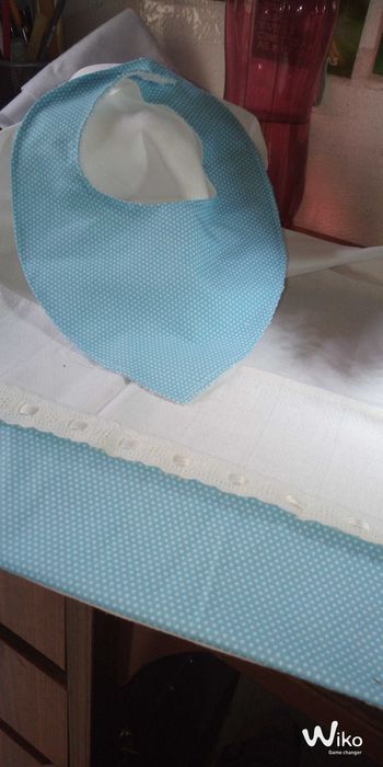 Fralda de bebê  100% algodão decorada com tecido e bordado e babete