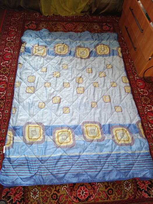 Продам одеяла 140*195  два шерстяные и два на синтепоне