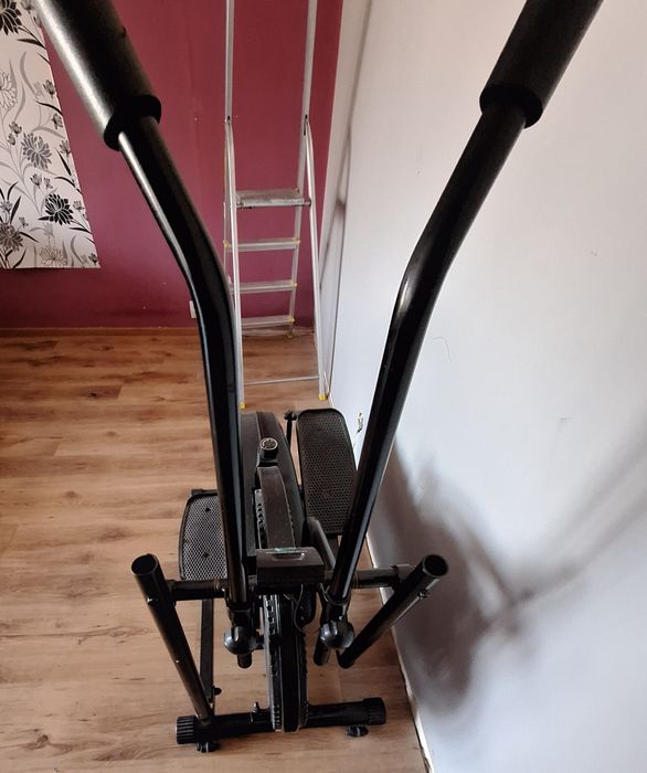 Orbitrek w kolorze czarnym