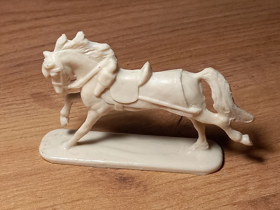 Koń figurka PRL (do husarza)