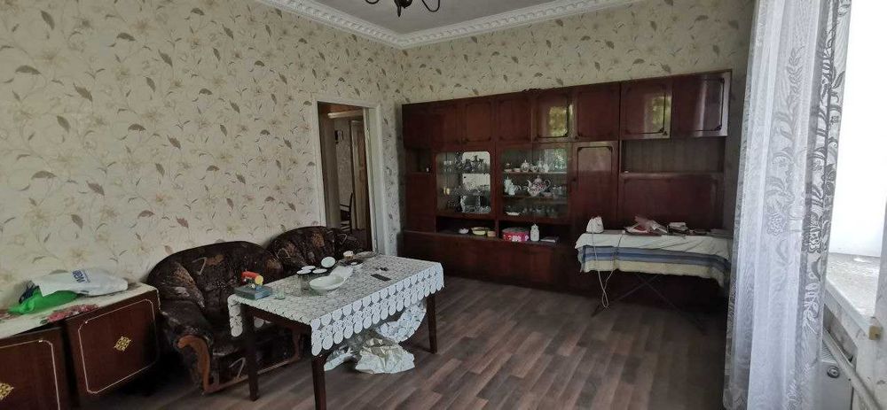 Продається двоповерховий будинок біля ЖД вокзалу