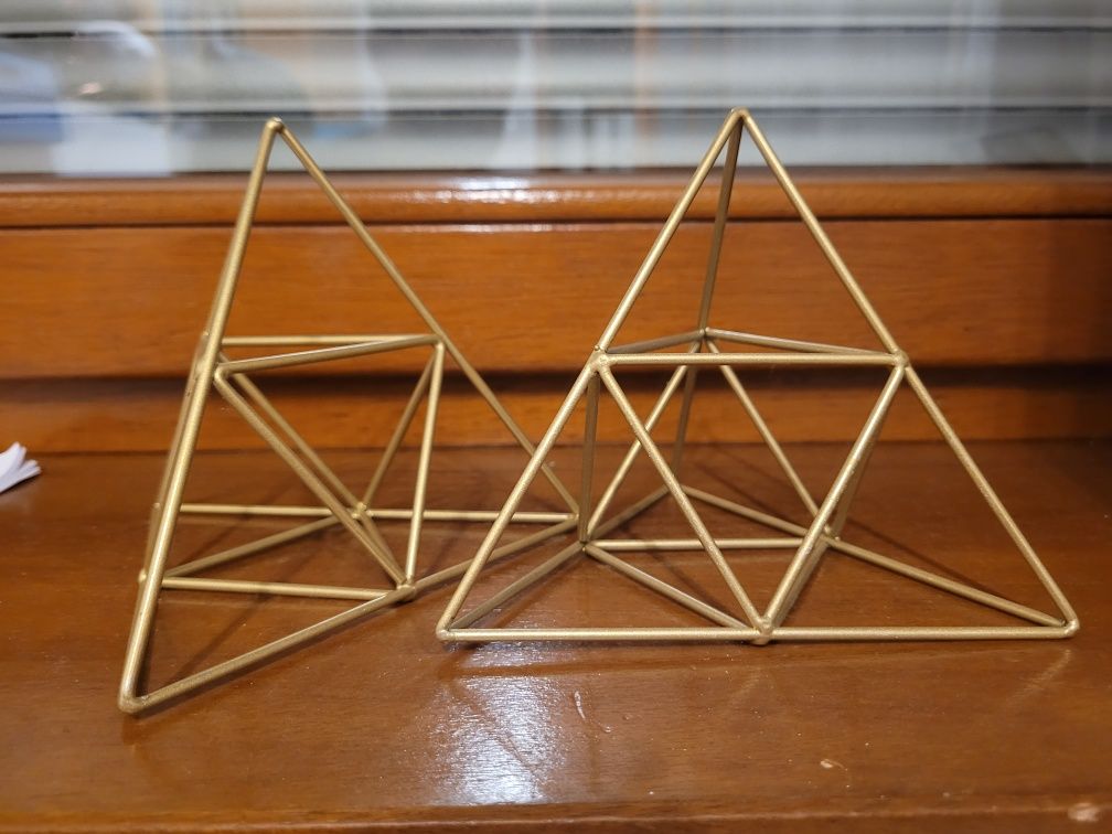Ozdobne złote dekoracje trójkąty np. ślub