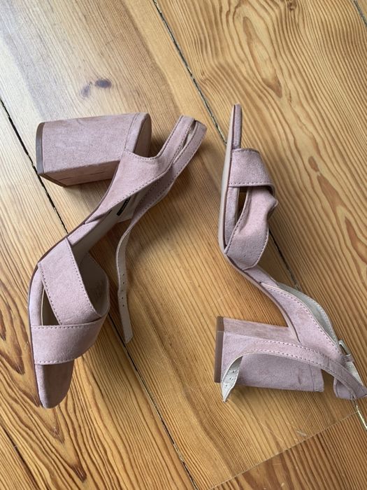 Sandálias stradivarius NOVAS 37