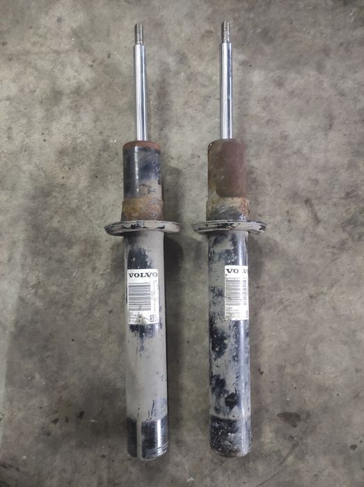 2 штуки передні стійни амортизаторів на Вольво XC90 2016