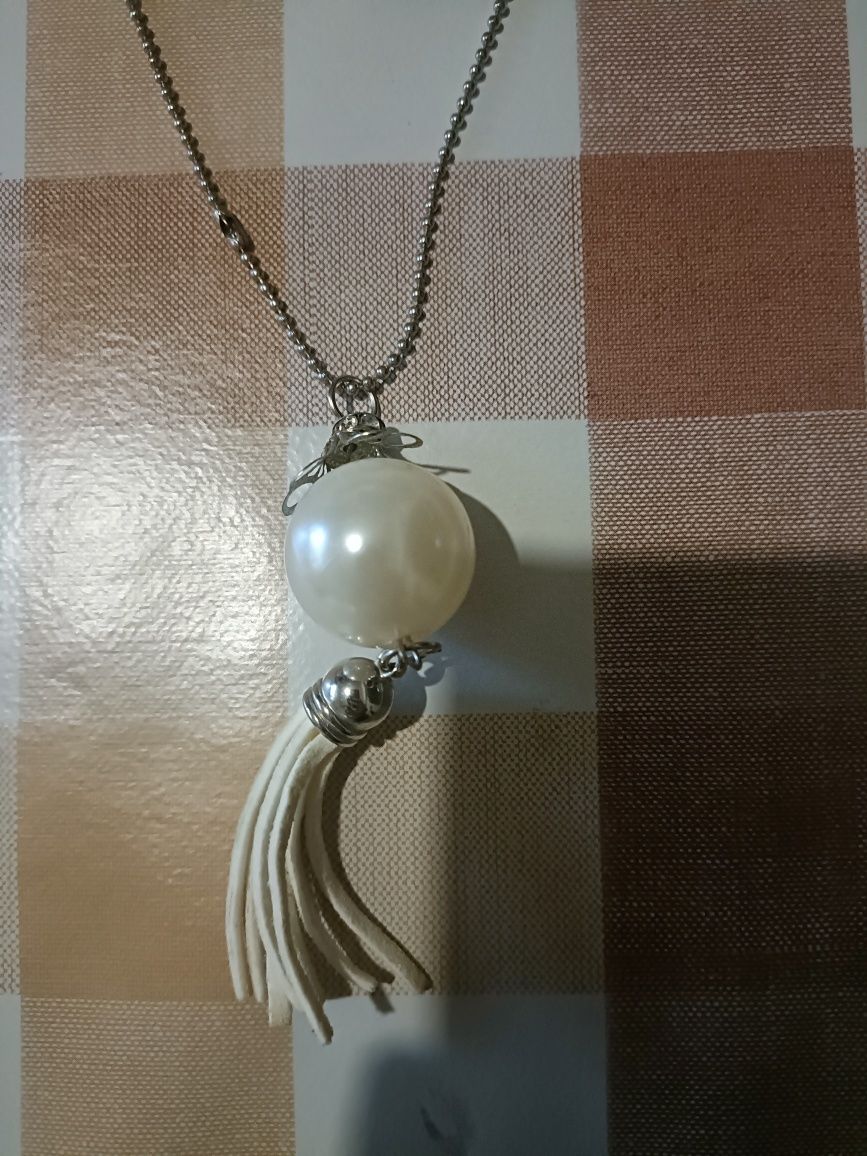 Colar branco para mulher ( Portes Grátis)