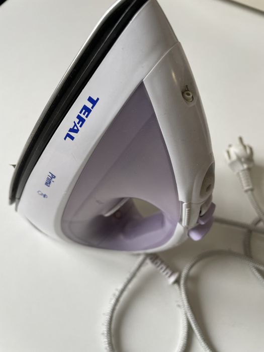 Утюг Tefal FV2020, с дефектом