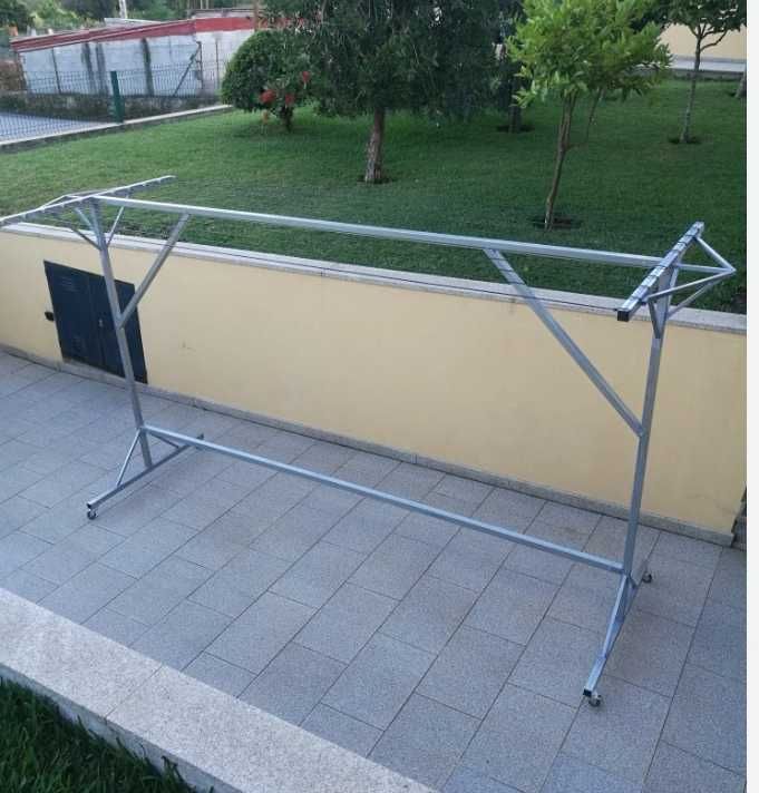 Estendal da roupa metálico