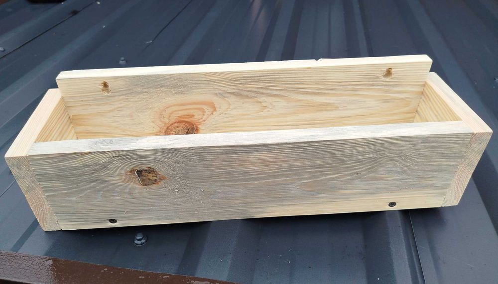 Karmidło karmnik dla kur drobiu podjanik na paszę  stojące wiszące