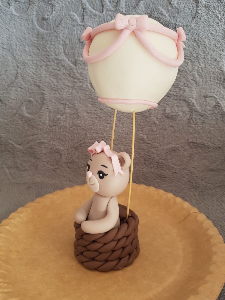 Figurka na tort misia z balonem