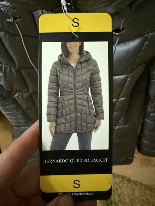 Легкий жіночий пуховик