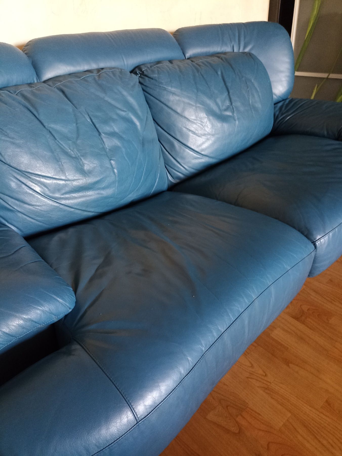 комплект кожаный диван + два кресла
