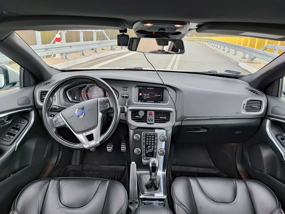 Volvo V40 D4 R-Design