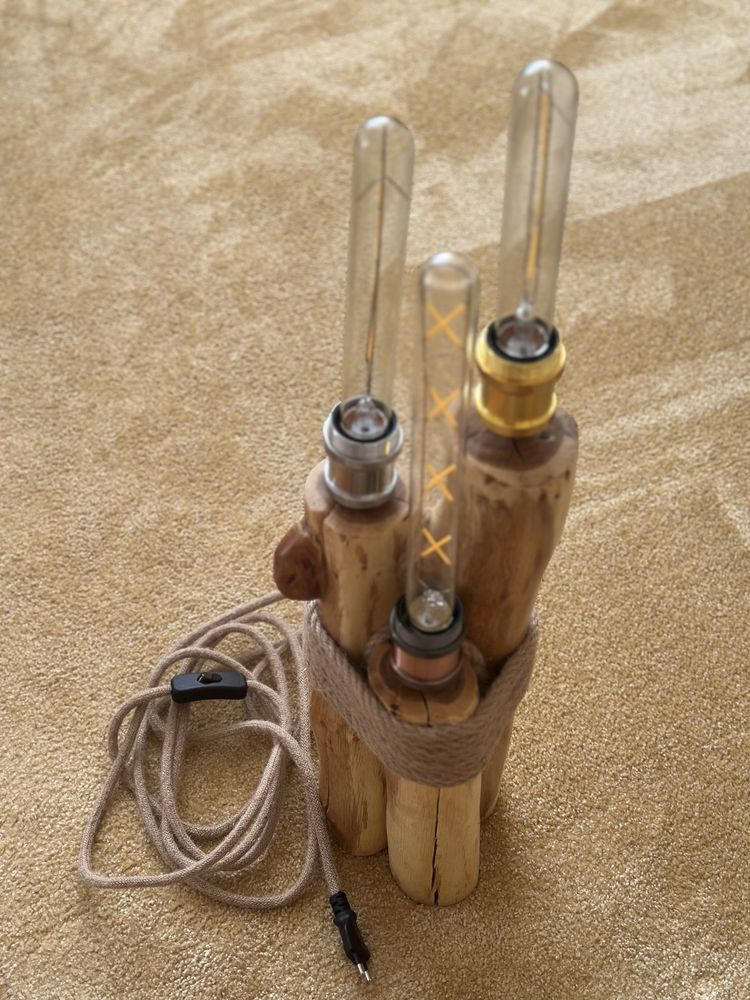 Rustykalna lampa z naturalnego drewna i liny – handmade, boho loft