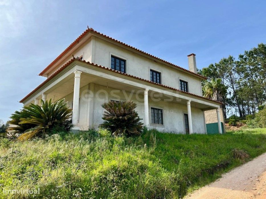 Quintinha por recuperar com cerca de 1hectare perto da praia Serra ...