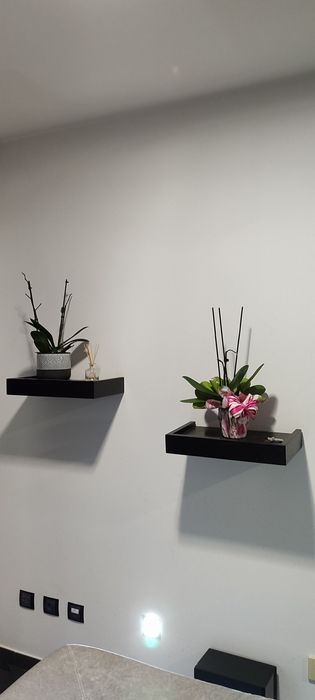 Prateleiras suspensas para desocupar