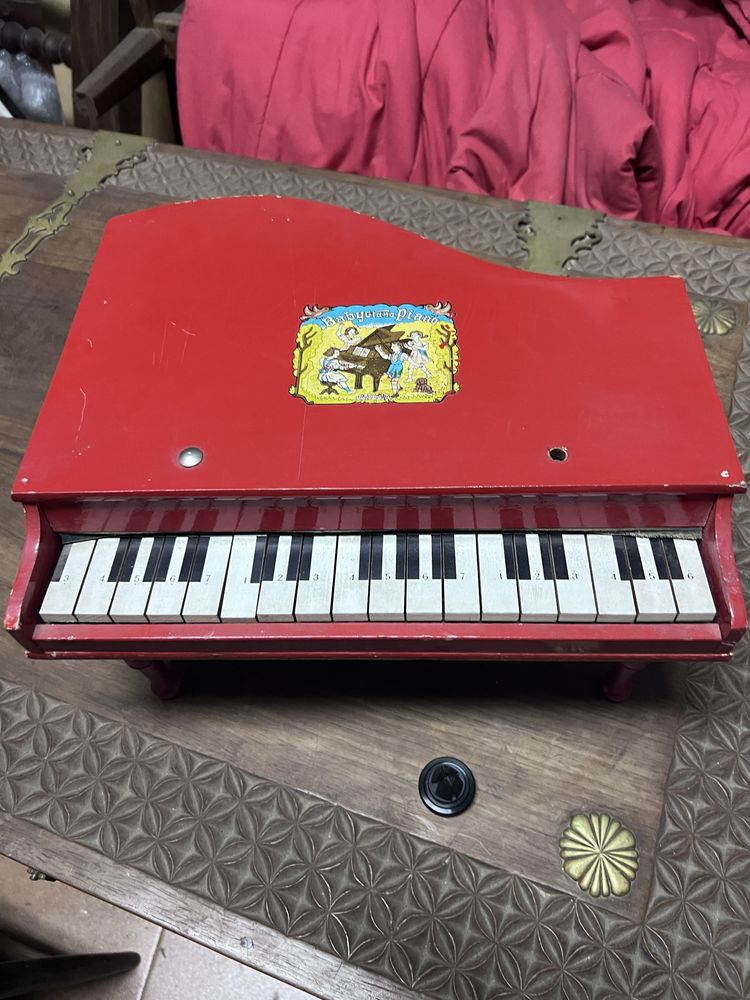 mini piano Babugt and piano