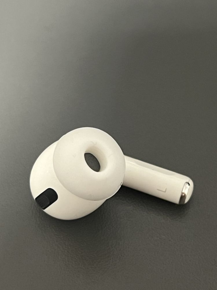 Продам пару AirPods Pro оригінал 100% без зарядного кейса