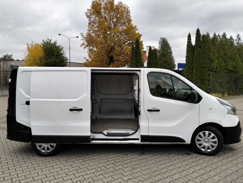 ładny Renault Trafic w longu L2H1 2016r polecam