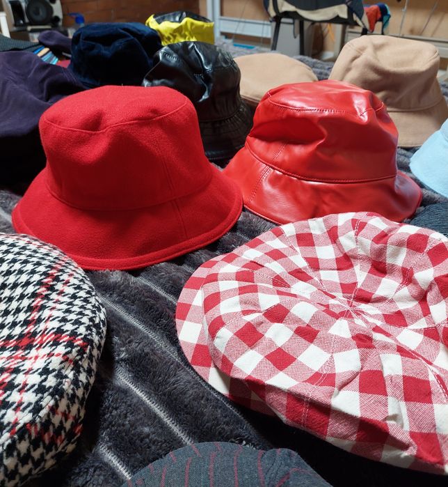 Головні убори панамы кепки берети восьмиклинки ушанки балаклавы бафы