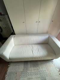 Sofa de dois lugares em couro