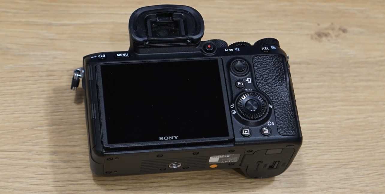 Aparat fotograficzny Sony Alpha A7 III korpus + obiektyw Sony SEL2870