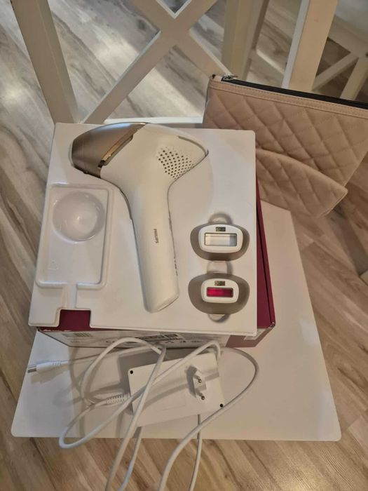 Depilator świetlny Philips Lumea BRI973/00 SkinAI