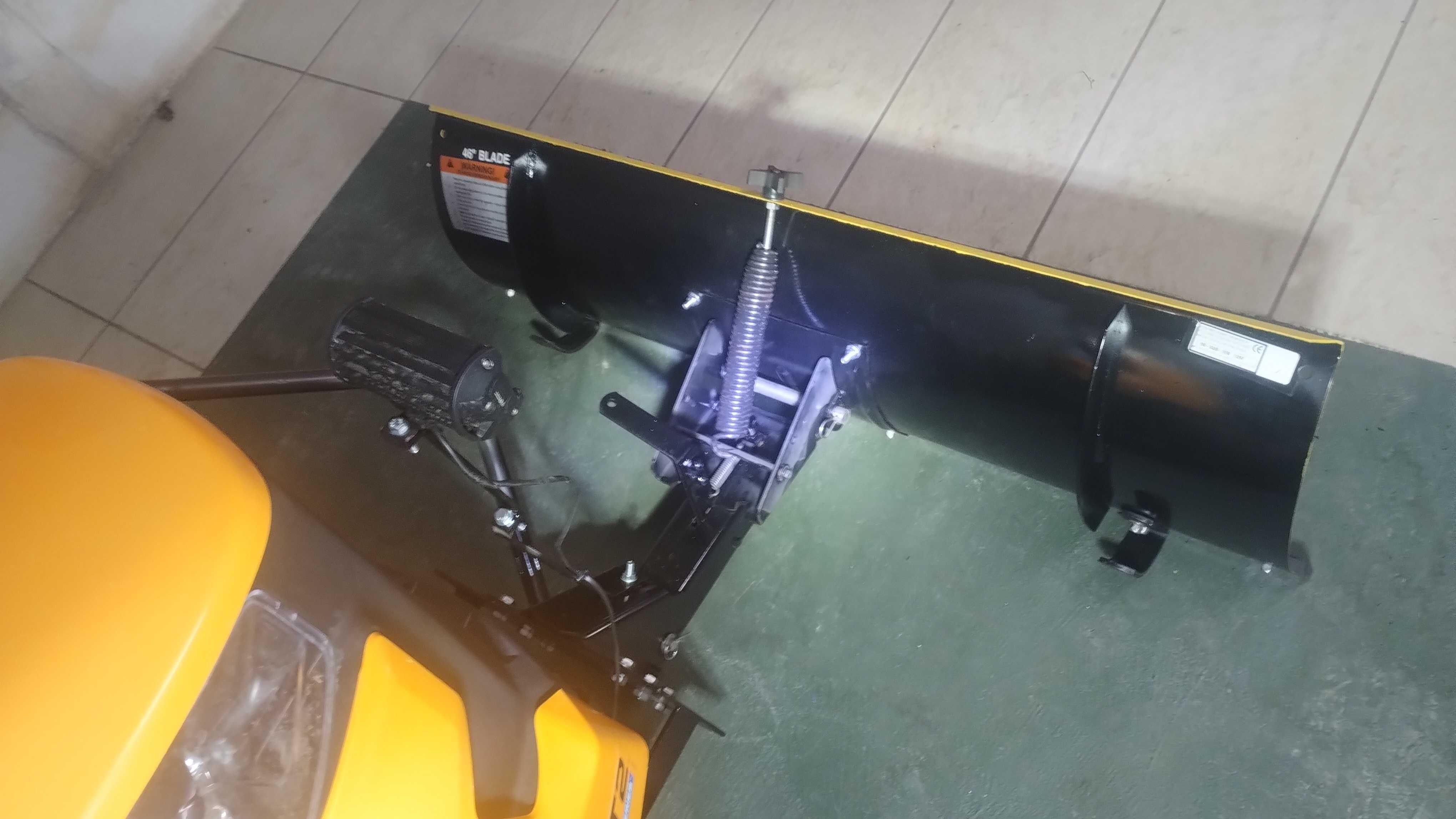 Pług do śniegu - traktorek Cub Cadet XT