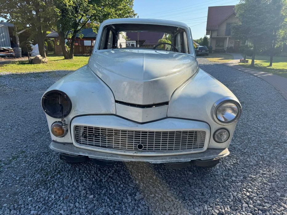 Warszawa M224 Odrestaurowana