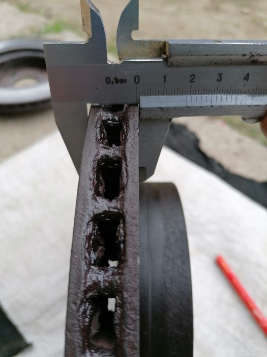 Гальмівні диски Авенсіс