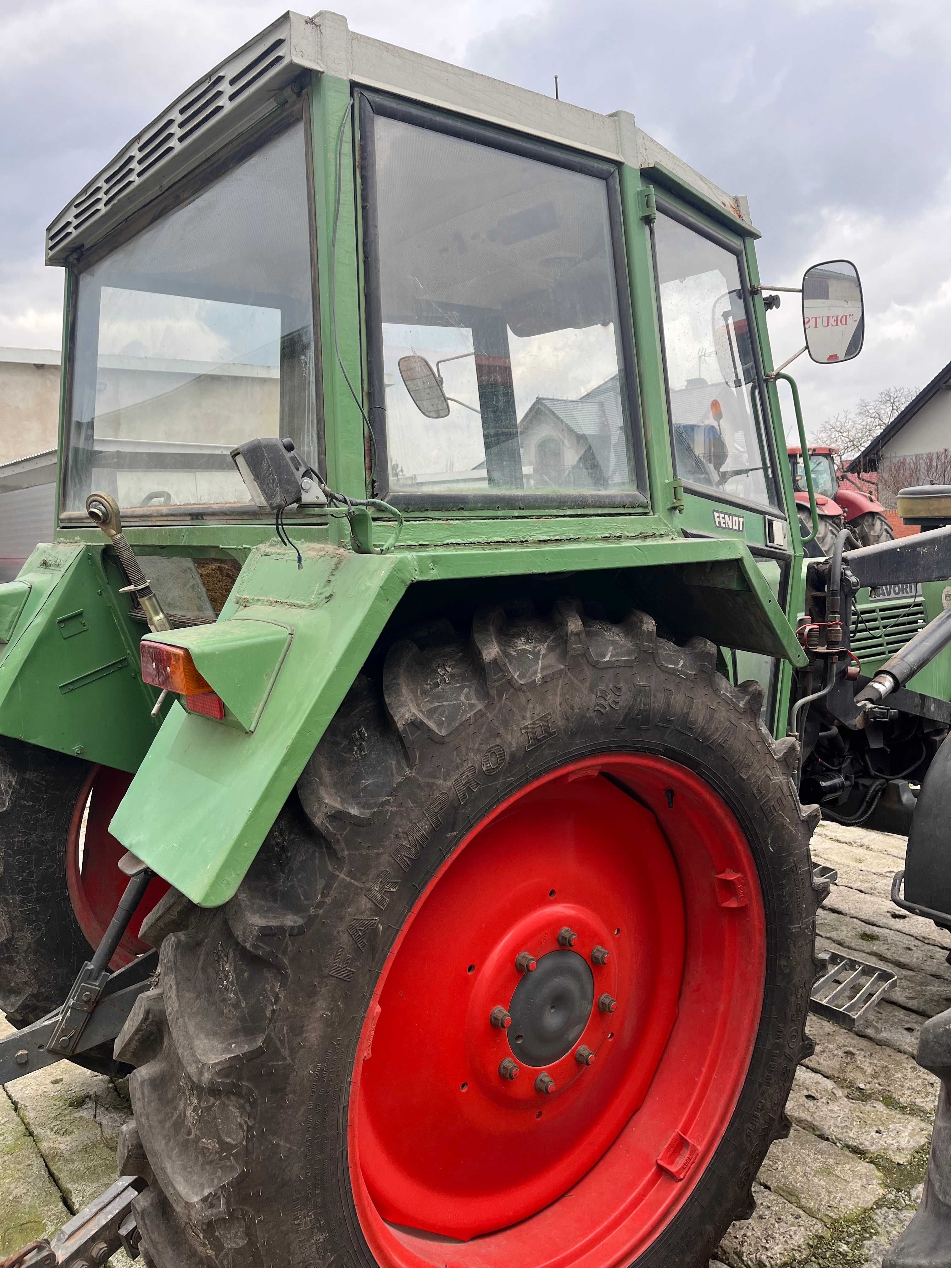 Fendt Farmer 106 LS z ładowaczem