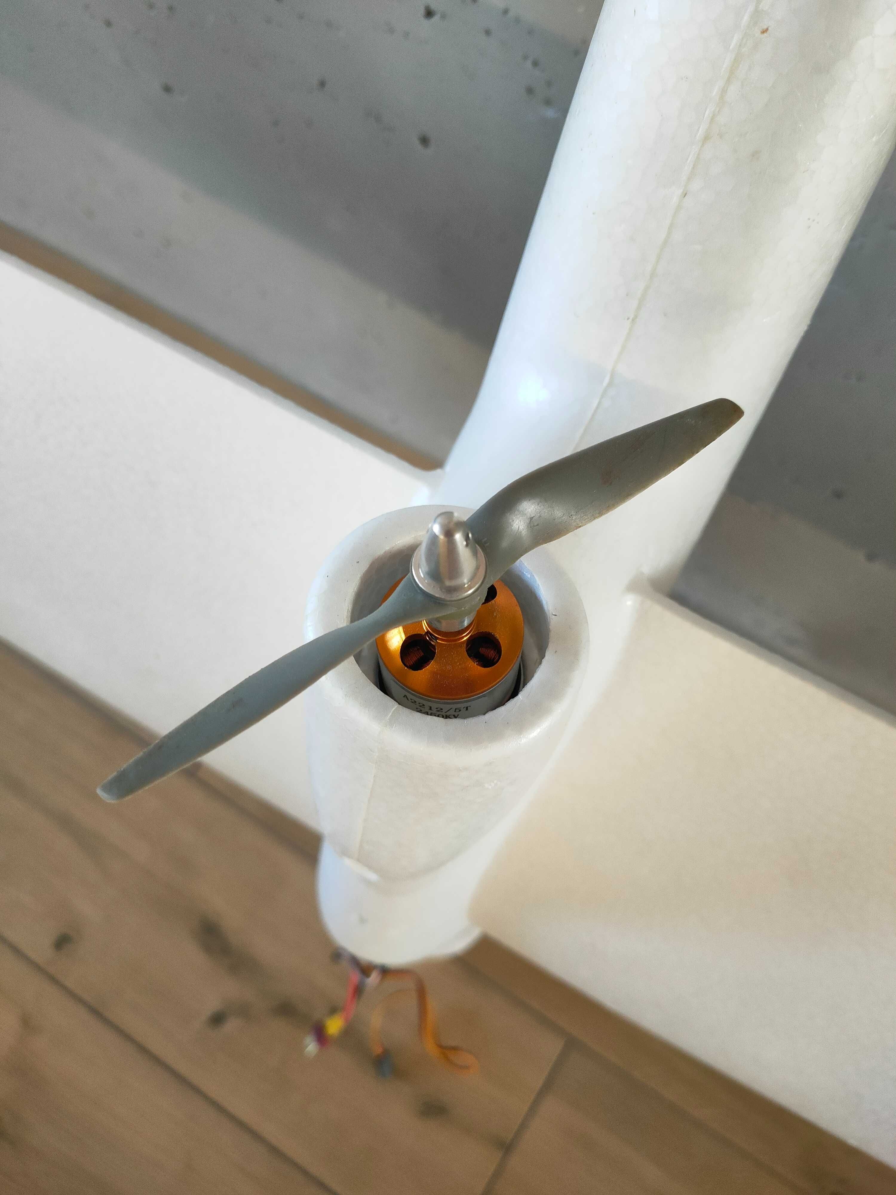 Samolot RC Sky Surfer X8 motoszybowiec 1480mm PNP EPO
