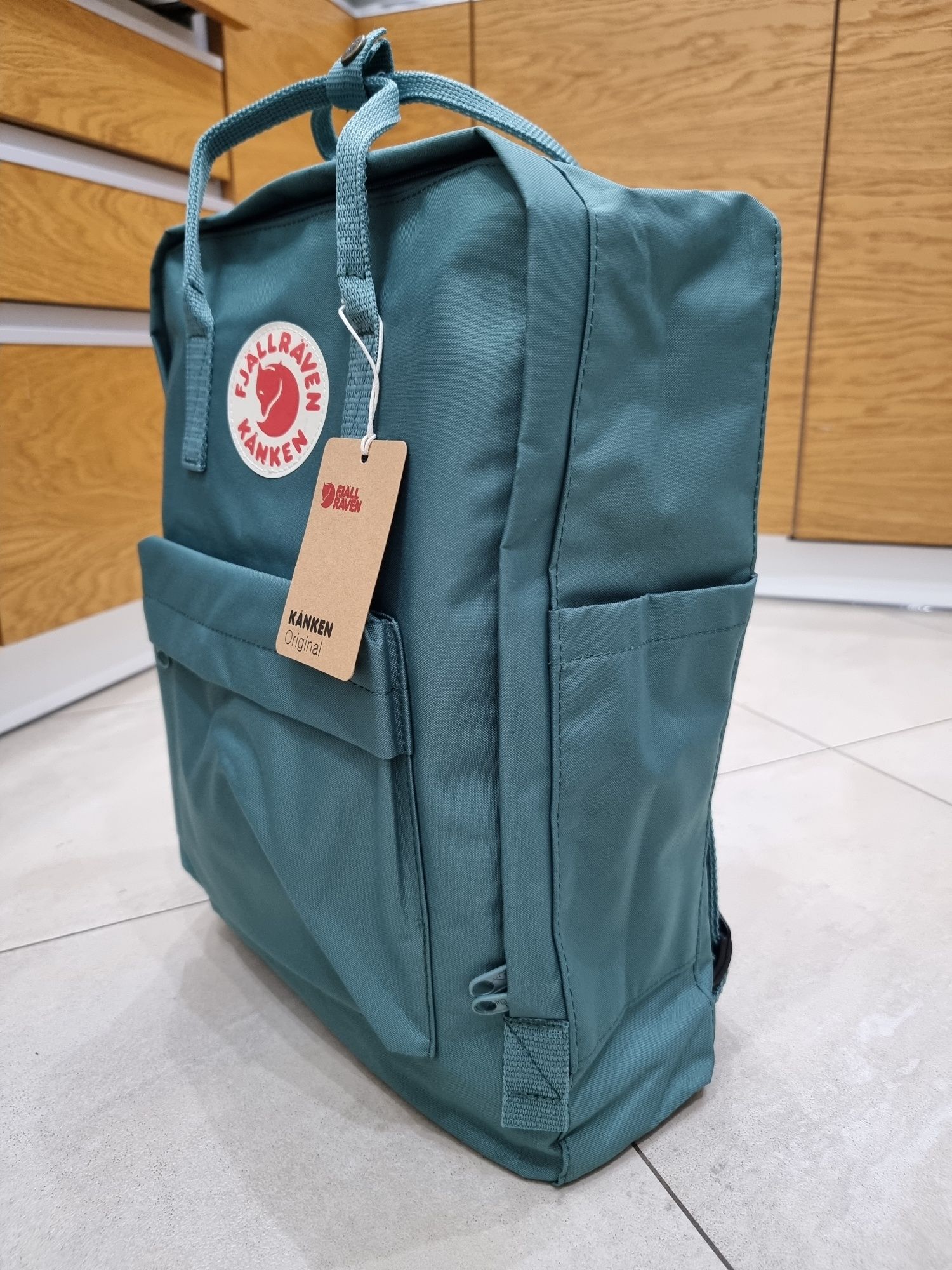 Nowy plecak Fjallraven Kanken Classic wym. 45x35x11 cm frost green